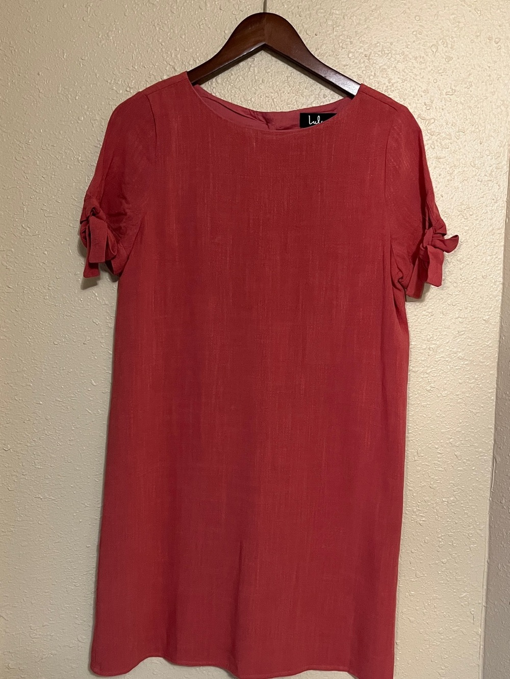 Lulu's Coral-Red Short Sleeve Shift Dress with Tie Sleeves